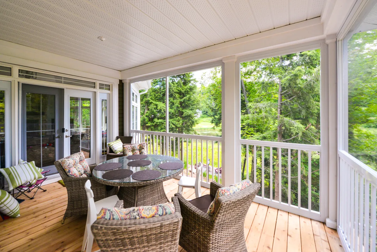 Integrated railing and screen wall providing a seamless outdoor view with protection.