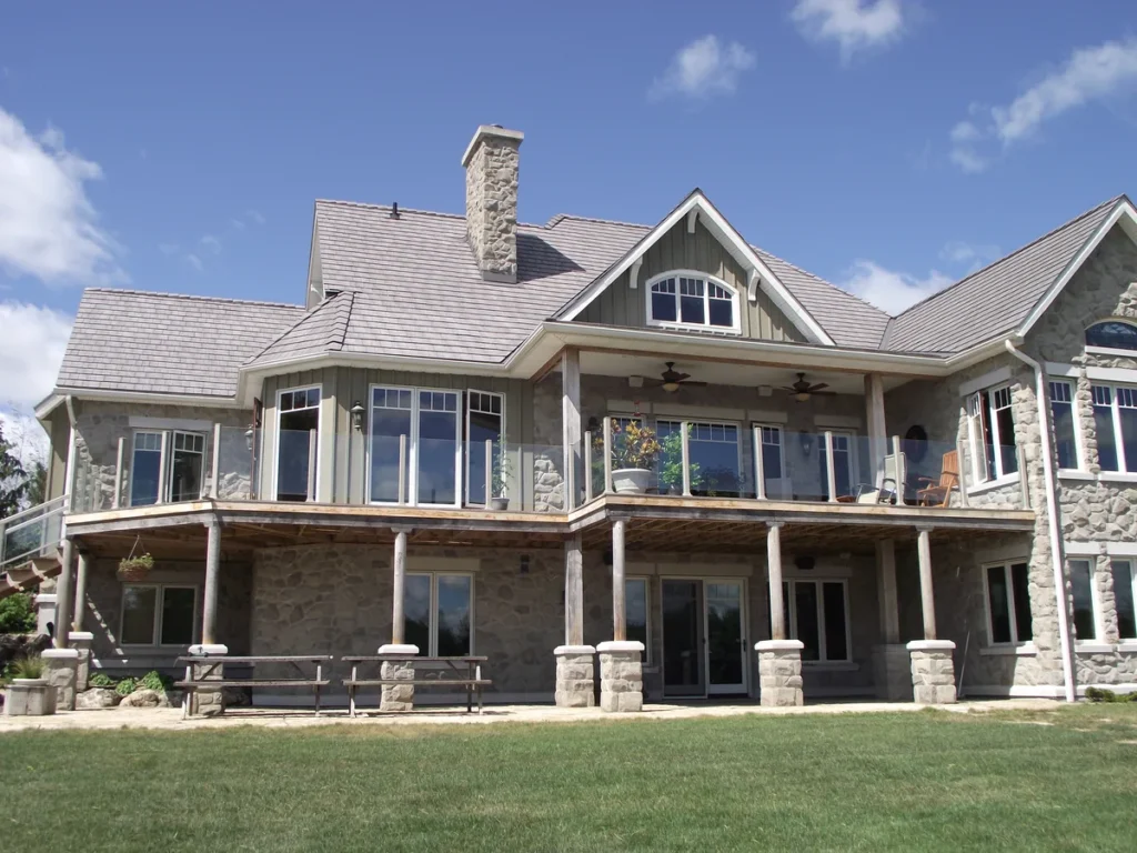 Elegant & Unobstructed front Views with Topless Glass Railing