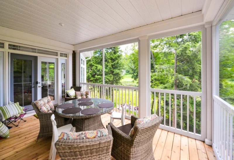 Integrated railing and screen wall providing a seamless outdoor view with protection.